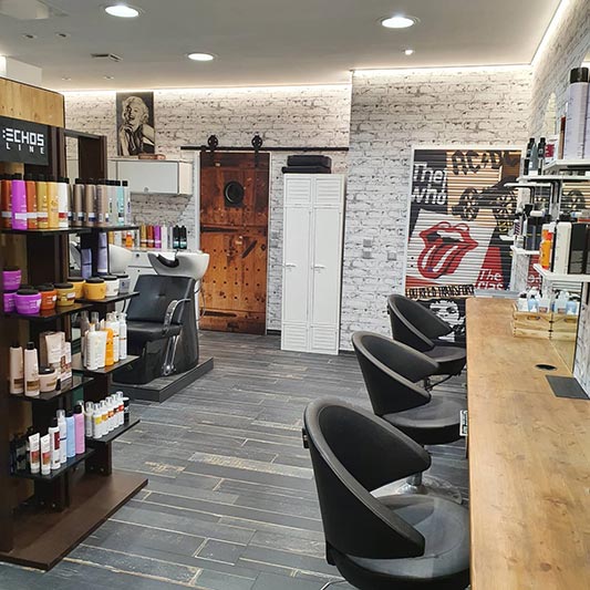 Le côté coiffure avec vue sur la partie shampoing