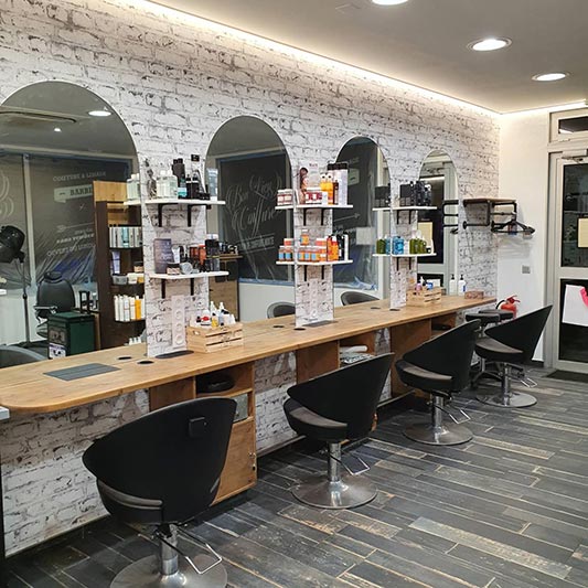 Le côté coiffure vu depuis la zone shampoing